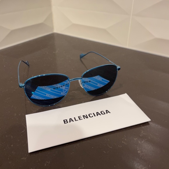 BALENCIAGA LOGO sunglasses in blue - Picture 9 of 12